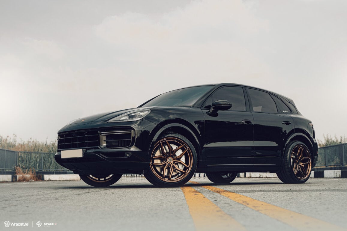 Black Porsche Cayenne Turbo - Brixton Forged™