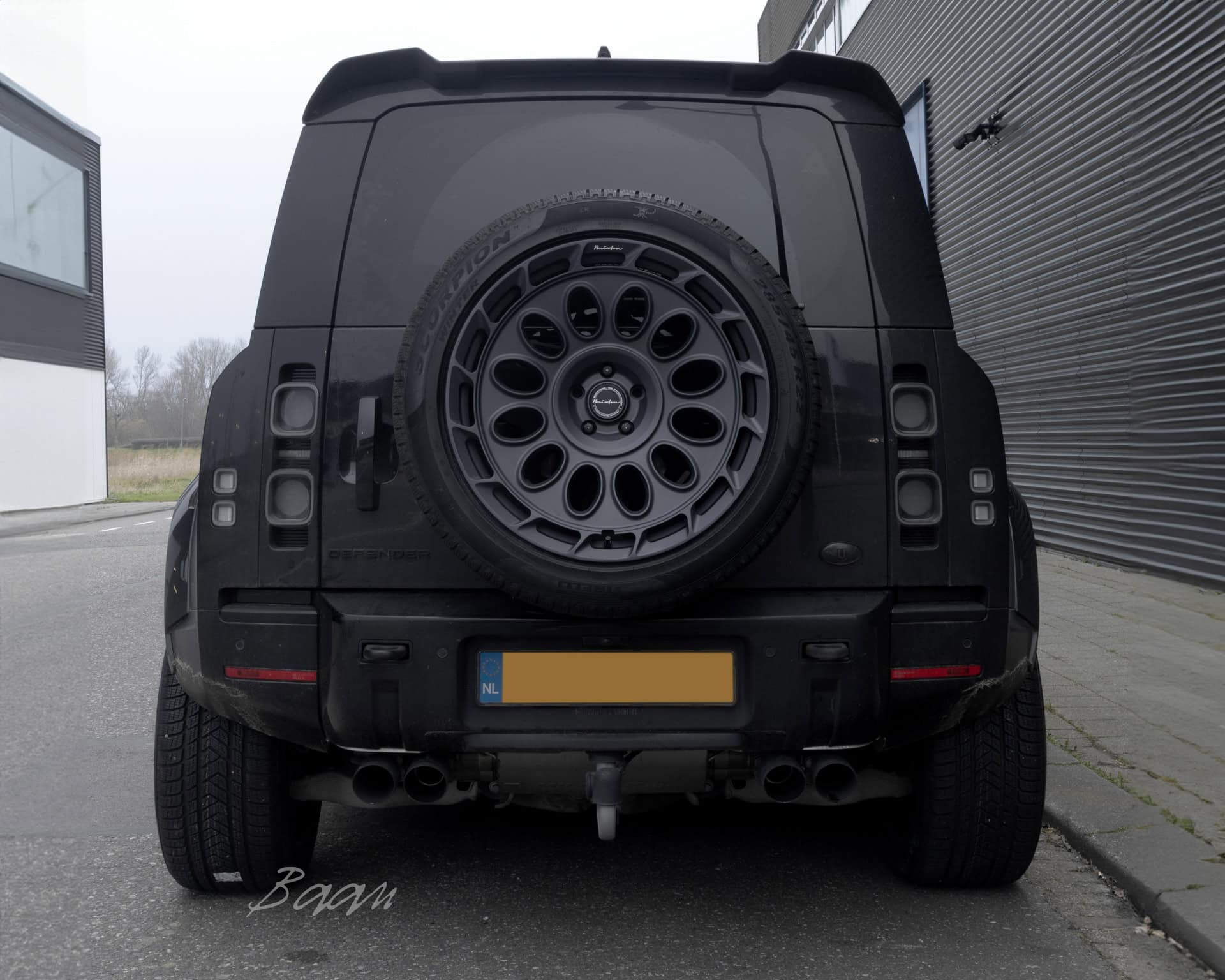 black-land-rover-defender-wheels-brixton-forged-tr21-aero-1-black
