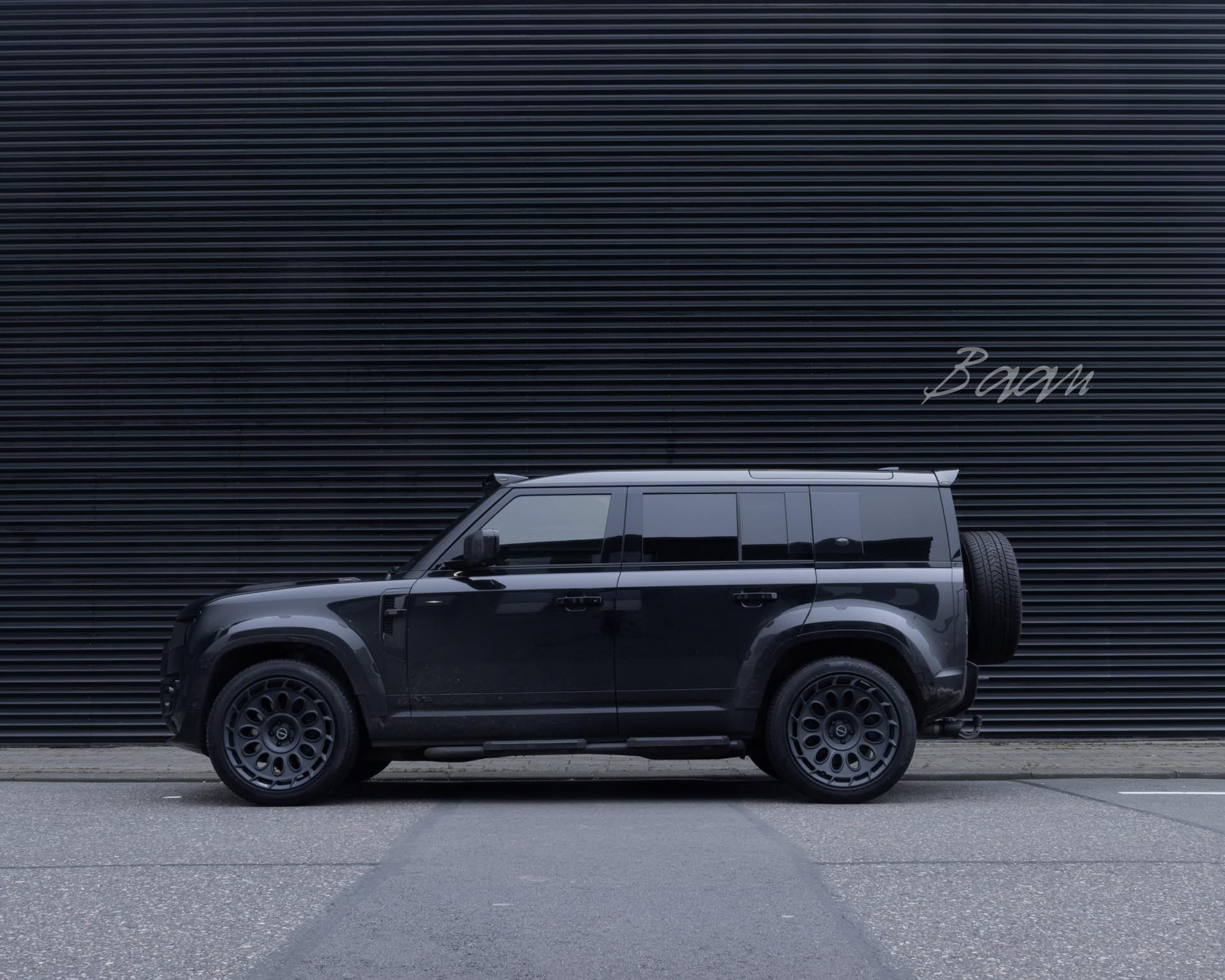 black-land-rover-defender-wheels-brixton-forged-tr21-aero-1-black